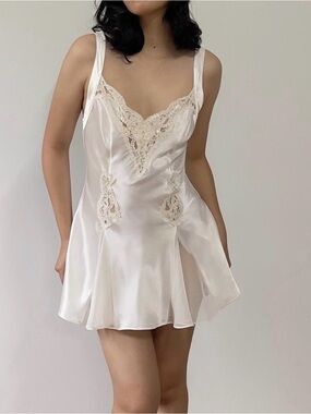 Vintage 1990s Ivory Satin & Lace Mini Slip
Dress S